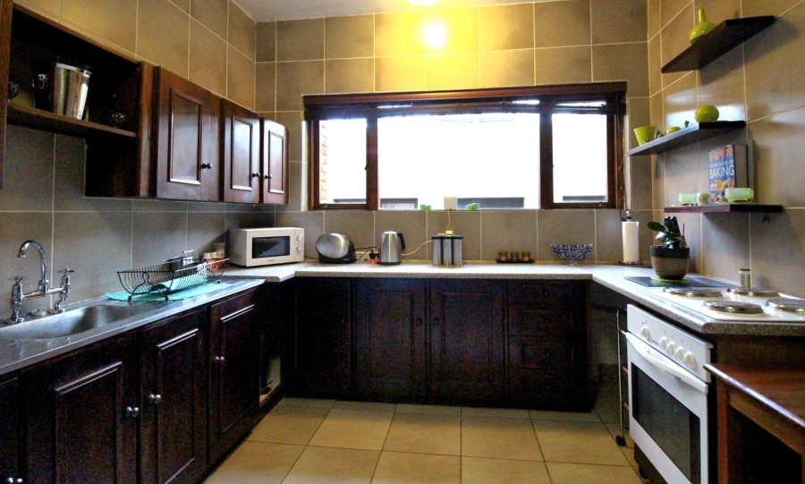 To Let 5 Bedroom Property for Rent in Glenvista Gauteng