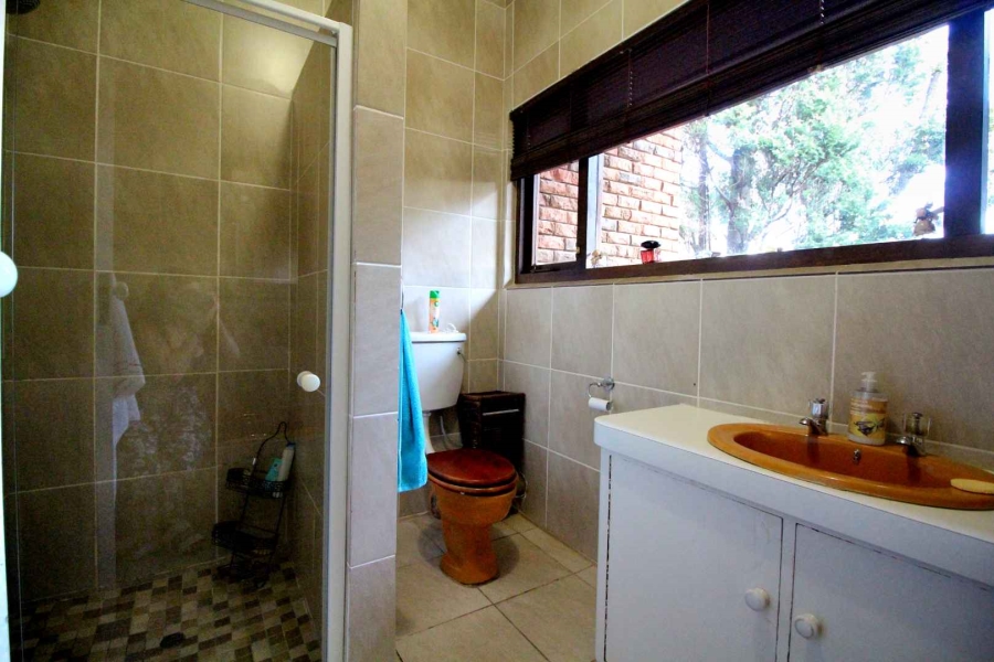 To Let 5 Bedroom Property for Rent in Glenvista Gauteng