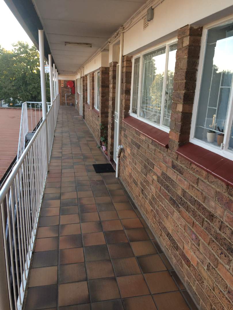 To Let 1 Bedroom Property for Rent in Farrarmere Gauteng