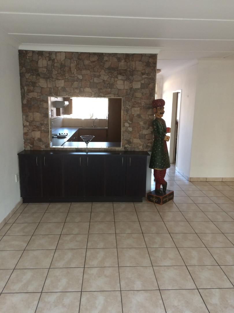 To Let 1 Bedroom Property for Rent in Farrarmere Gauteng