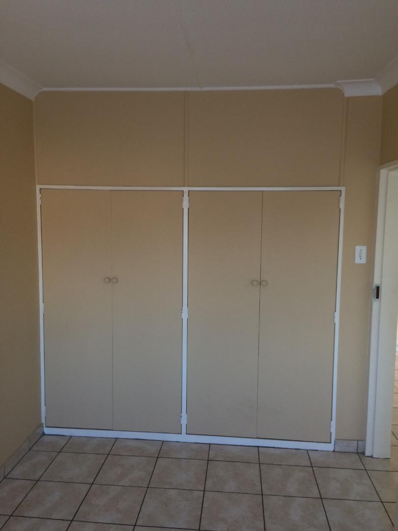 To Let 1 Bedroom Property for Rent in Farrarmere Gauteng