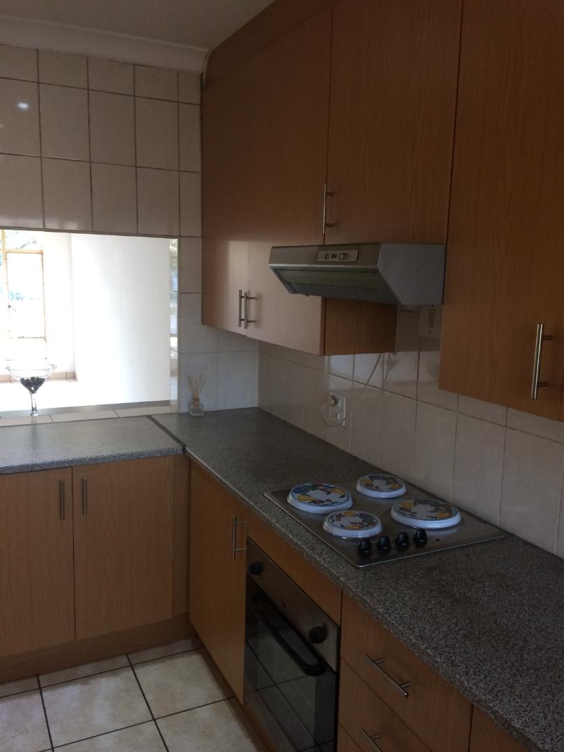 To Let 1 Bedroom Property for Rent in Farrarmere Gauteng