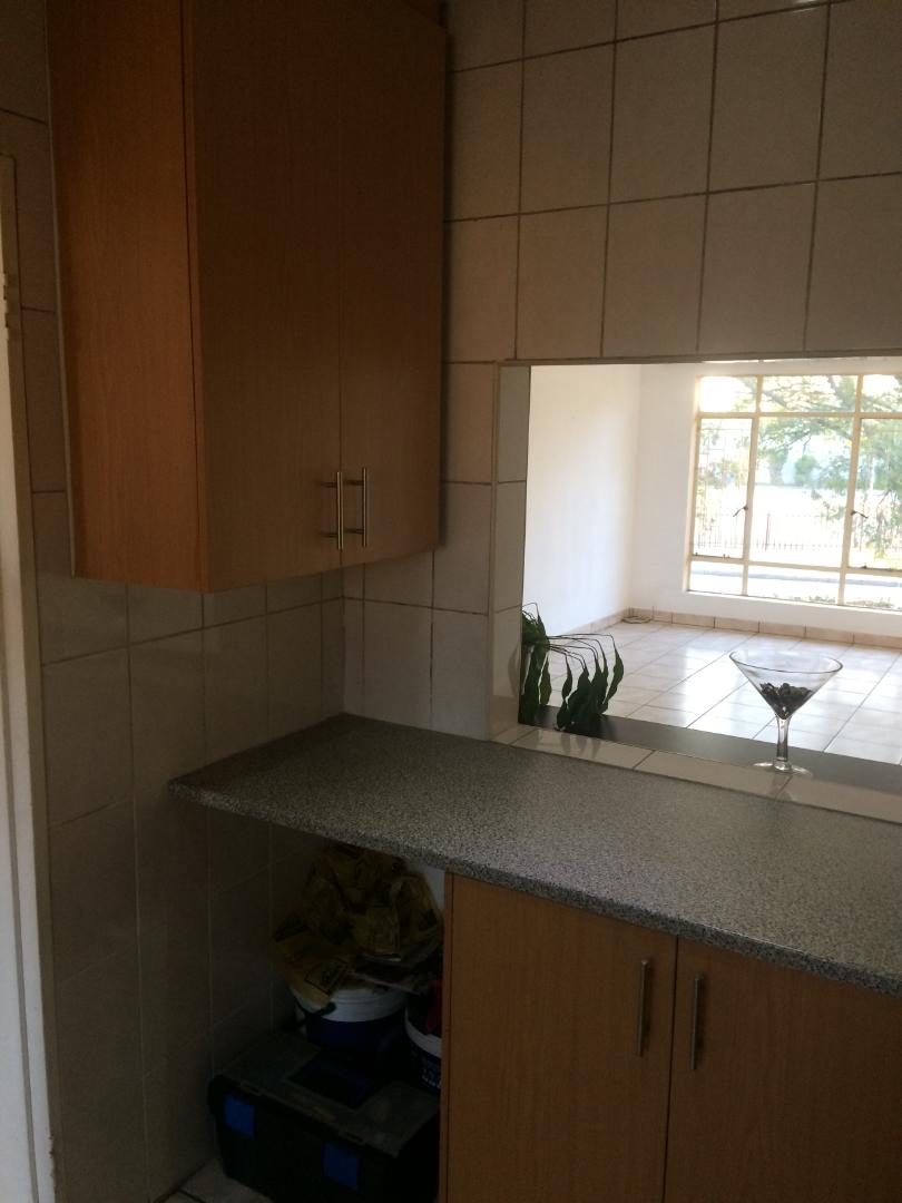 To Let 1 Bedroom Property for Rent in Farrarmere Gauteng