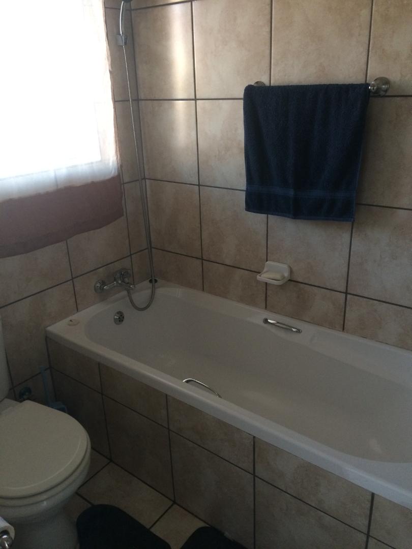 To Let 1 Bedroom Property for Rent in Farrarmere Gauteng