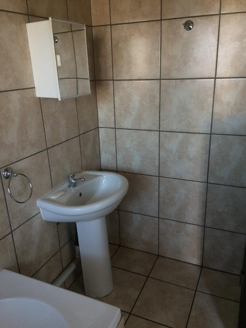 To Let 1 Bedroom Property for Rent in Farrarmere Gauteng