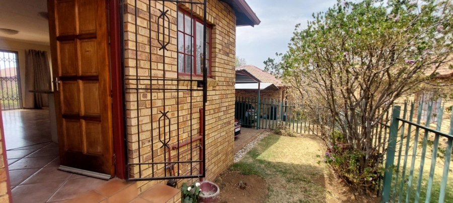 To Let 2 Bedroom Property for Rent in Elandspark Gauteng