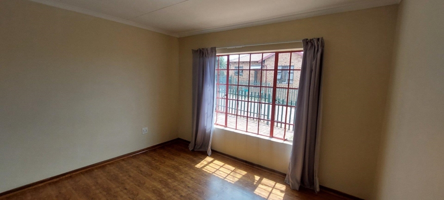 To Let 2 Bedroom Property for Rent in Elandspark Gauteng