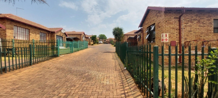 To Let 2 Bedroom Property for Rent in Elandspark Gauteng