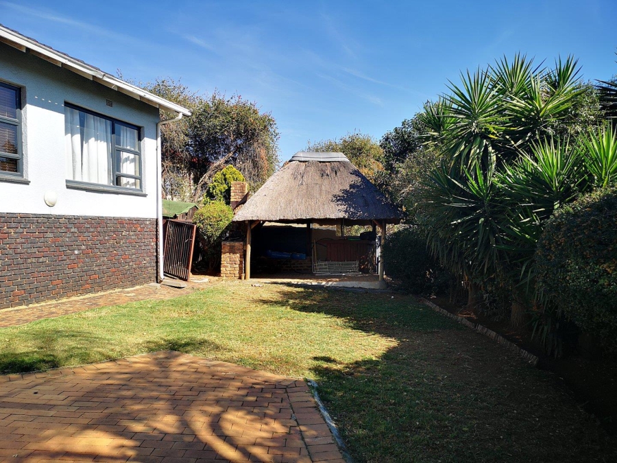 To Let 4 Bedroom Property for Rent in Glenvista Gauteng