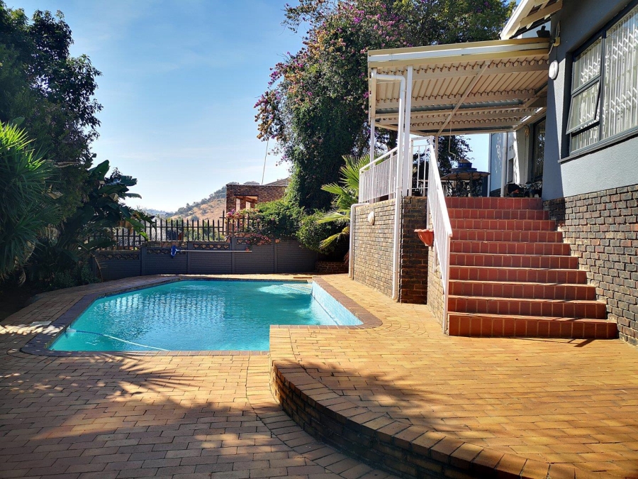 To Let 4 Bedroom Property for Rent in Glenvista Gauteng