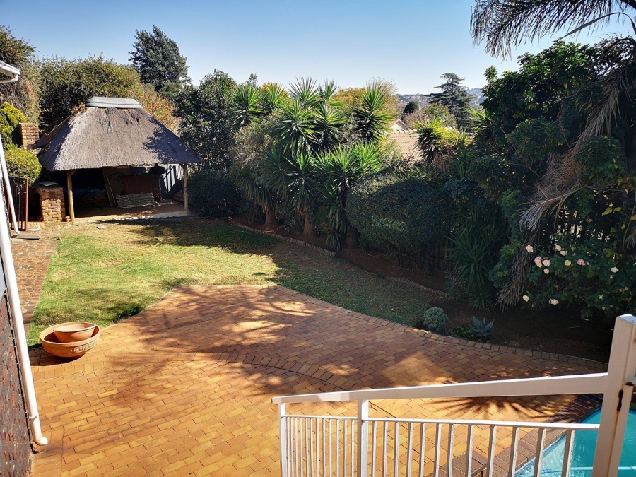 To Let 4 Bedroom Property for Rent in Glenvista Gauteng