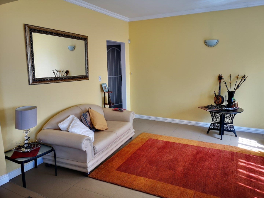 To Let 4 Bedroom Property for Rent in Glenvista Gauteng