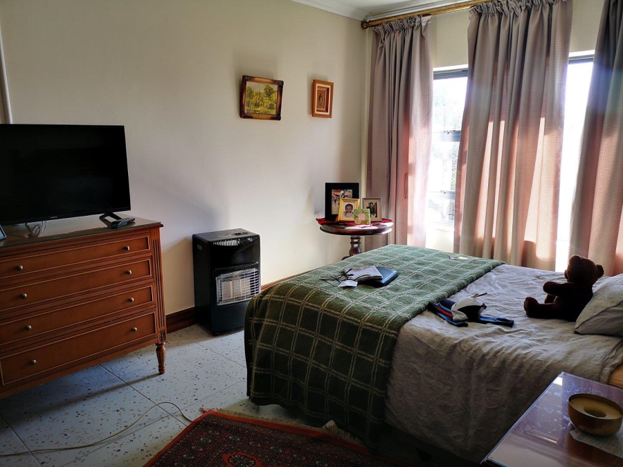 To Let 4 Bedroom Property for Rent in Glenvista Gauteng