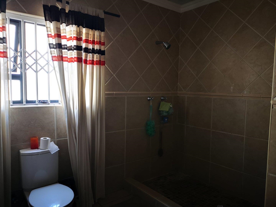 To Let 4 Bedroom Property for Rent in Glenvista Gauteng