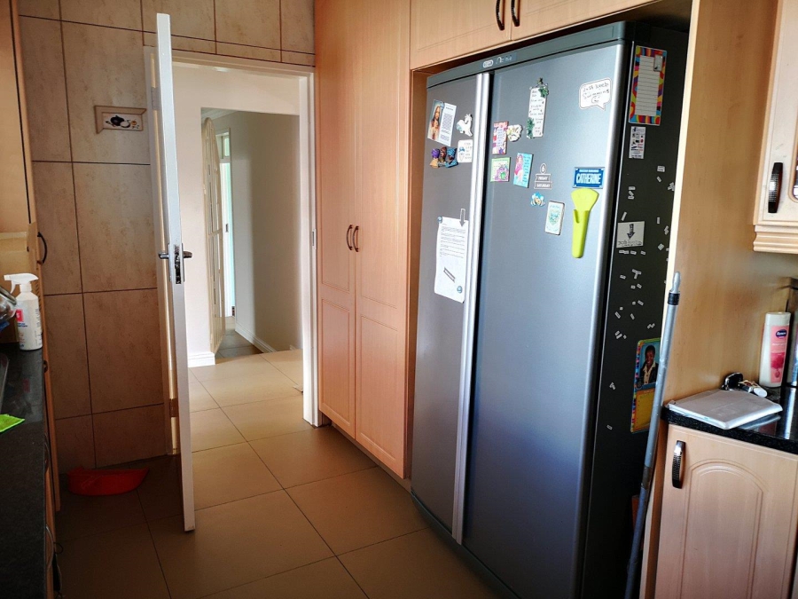 To Let 4 Bedroom Property for Rent in Glenvista Gauteng