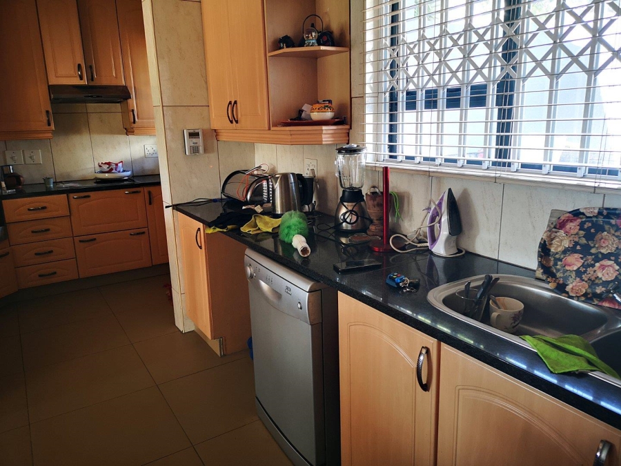 To Let 4 Bedroom Property for Rent in Glenvista Gauteng