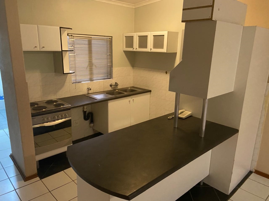 To Let 2 Bedroom Property for Rent in Mulbarton Gauteng