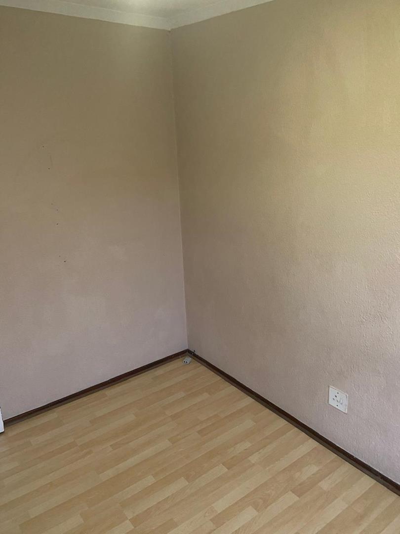 To Let 2 Bedroom Property for Rent in Mulbarton Gauteng