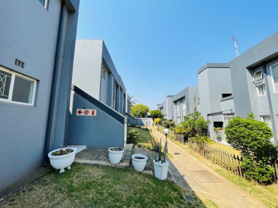 2 Bedroom Property for Sale in Mulbarton Gauteng