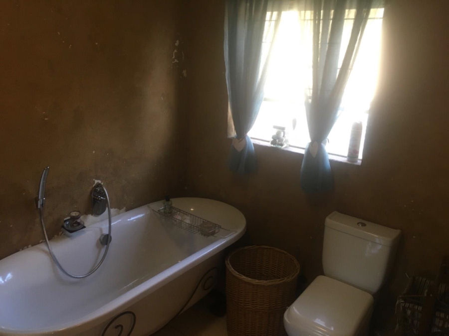 4 Bedroom Property for Sale in Rooihuiskraal Gauteng