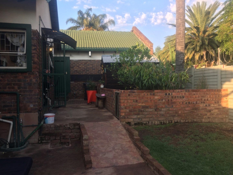 4 Bedroom Property for Sale in Rooihuiskraal Gauteng