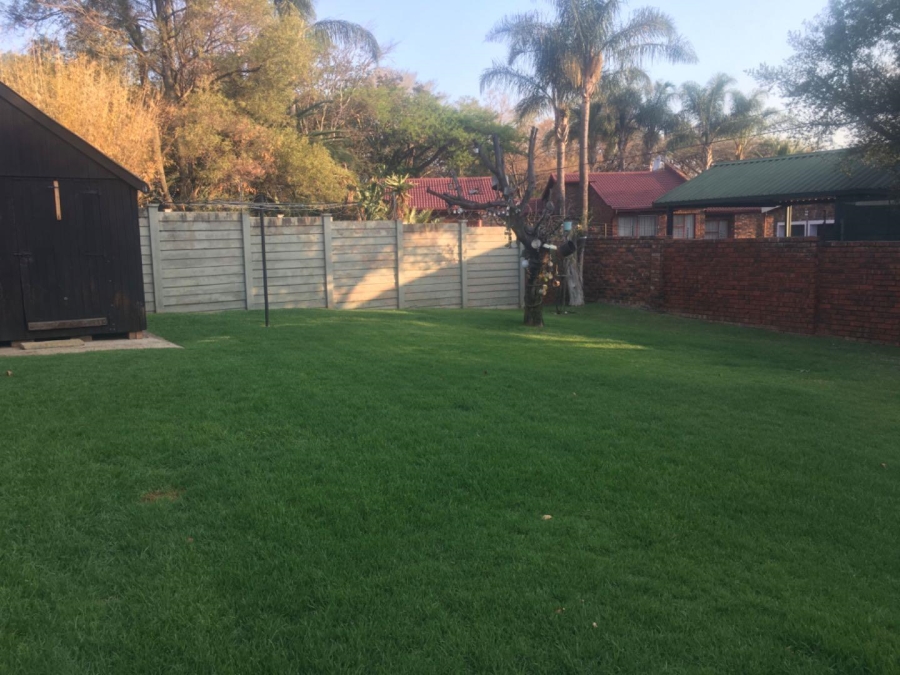 4 Bedroom Property for Sale in Rooihuiskraal Gauteng