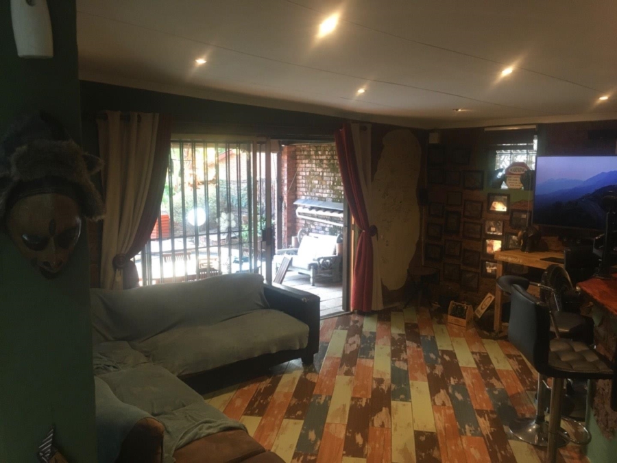 4 Bedroom Property for Sale in Rooihuiskraal Gauteng