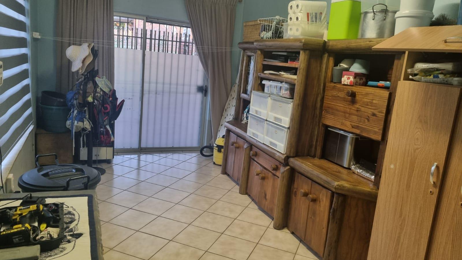 4 Bedroom Property for Sale in Rooihuiskraal Gauteng