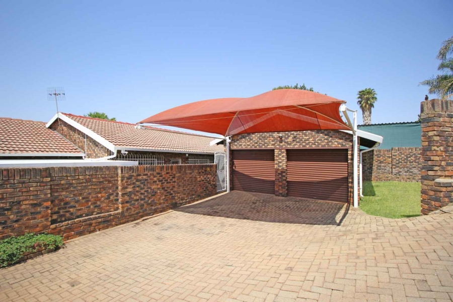 3 Bedroom Property for Sale in Rangeview Gauteng