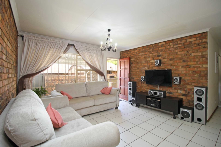 3 Bedroom Property for Sale in Rangeview Gauteng