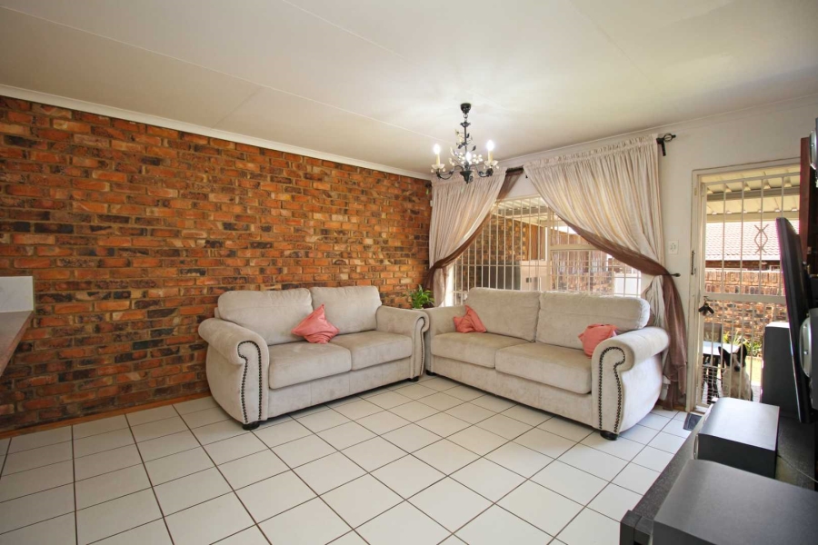 3 Bedroom Property for Sale in Rangeview Gauteng