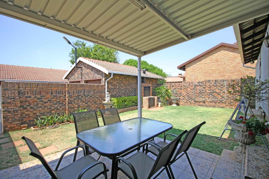 3 Bedroom Property for Sale in Rangeview Gauteng