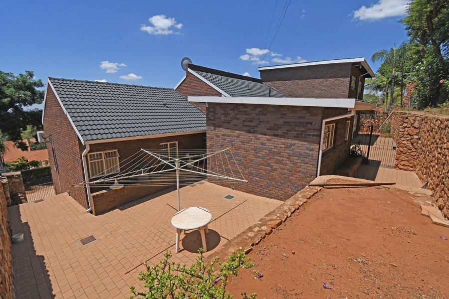 5 Bedroom Property for Sale in Magalieskruin Gauteng