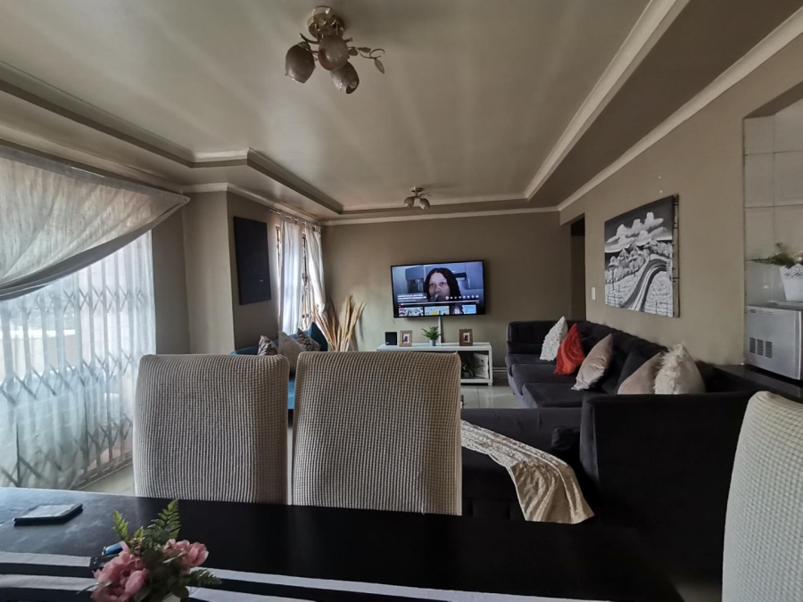 2 Bedroom Property for Sale in Northwold Gardens Gauteng