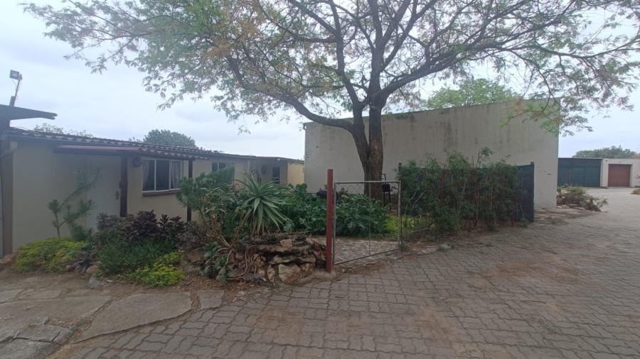 4 Bedroom Property for Sale in Knoppieslaagte Gauteng