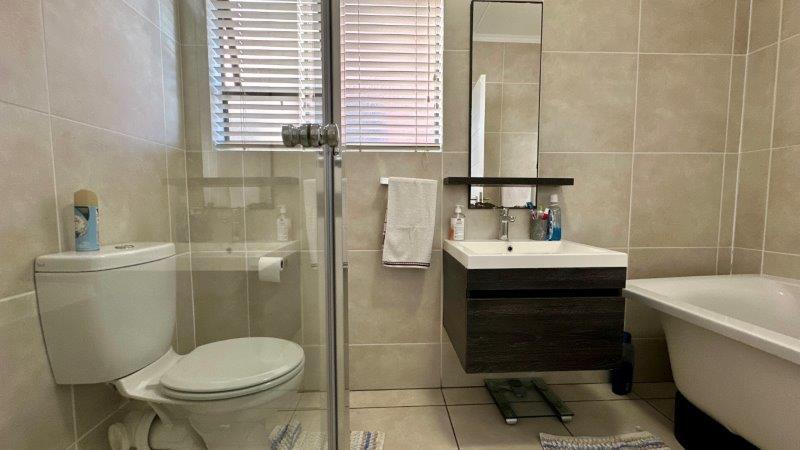 3 Bedroom Property for Sale in Oakdene Gauteng