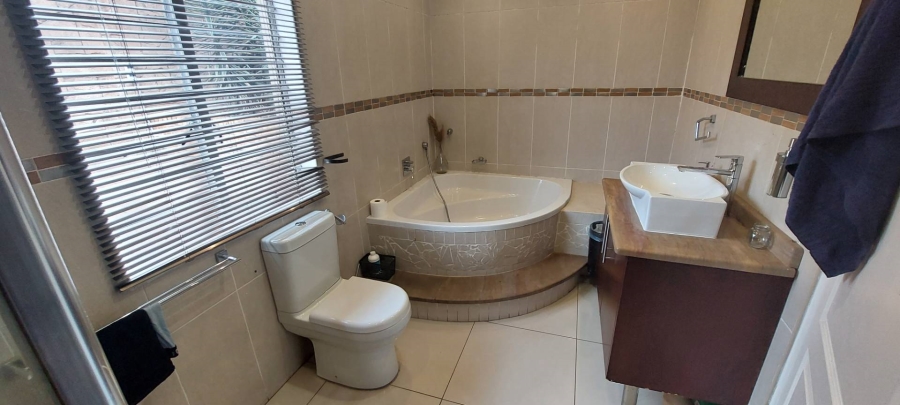 4 Bedroom Property for Sale in Bassonia Gauteng