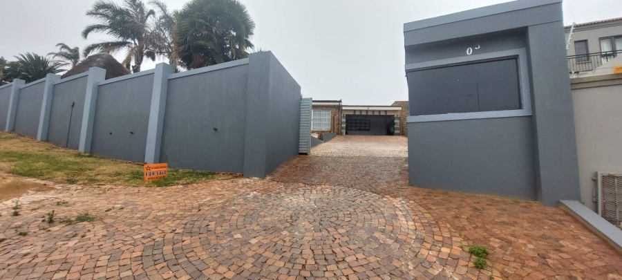 4 Bedroom Property for Sale in Bassonia Gauteng