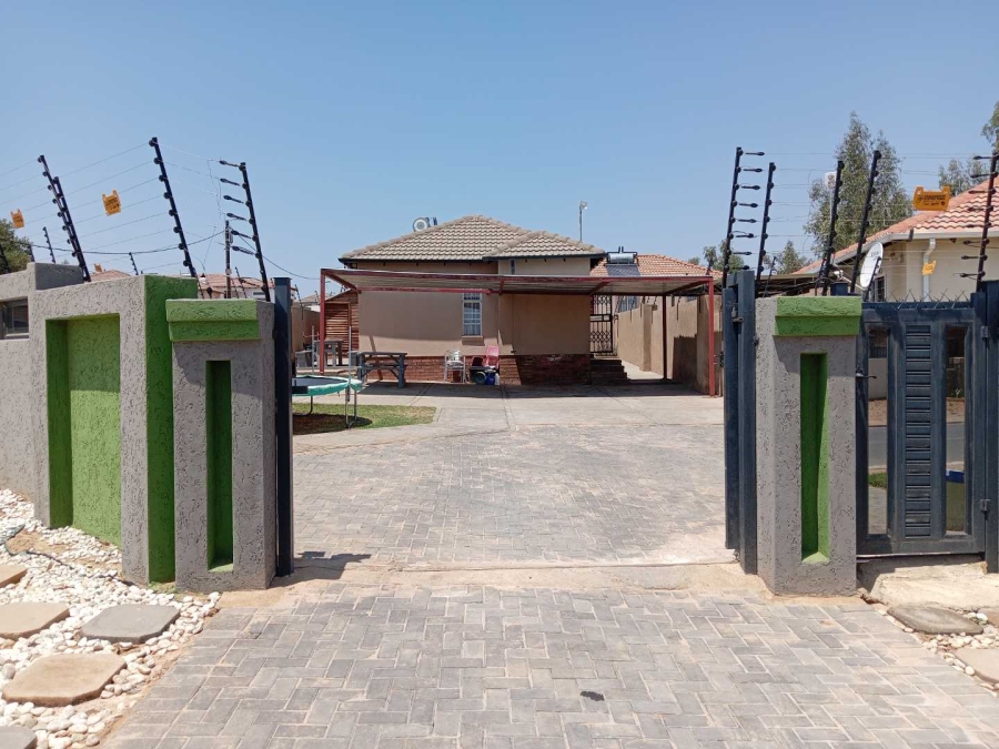 2 Bedroom Property for Sale in Mamelodi East Gauteng