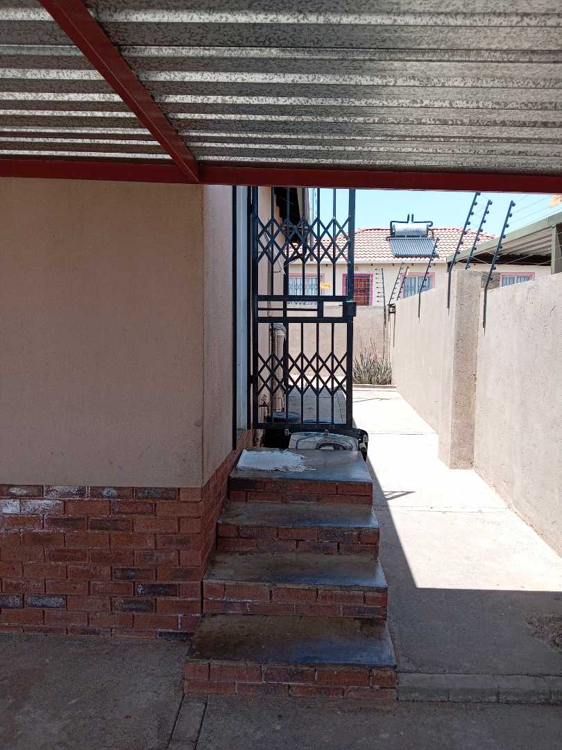 2 Bedroom Property for Sale in Mamelodi East Gauteng