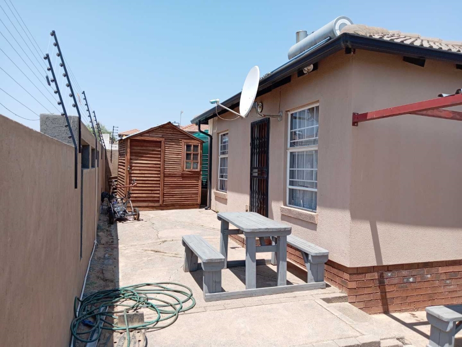 2 Bedroom Property for Sale in Mamelodi East Gauteng