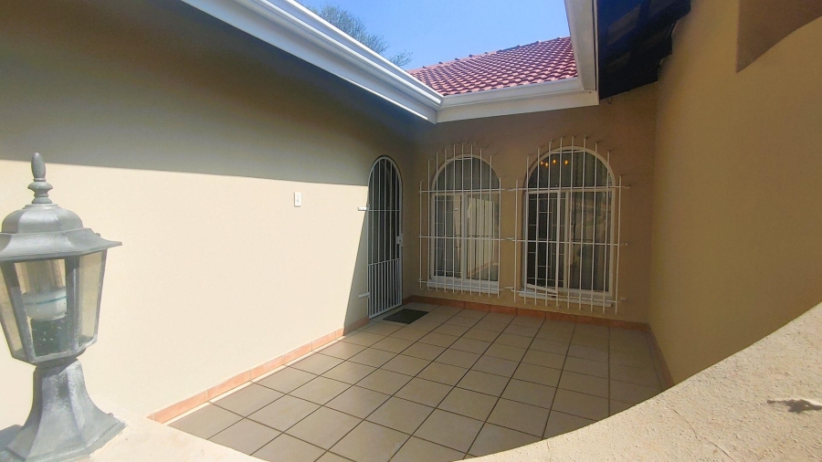 4 Bedroom Property for Sale in Waterkloof Glen Gauteng