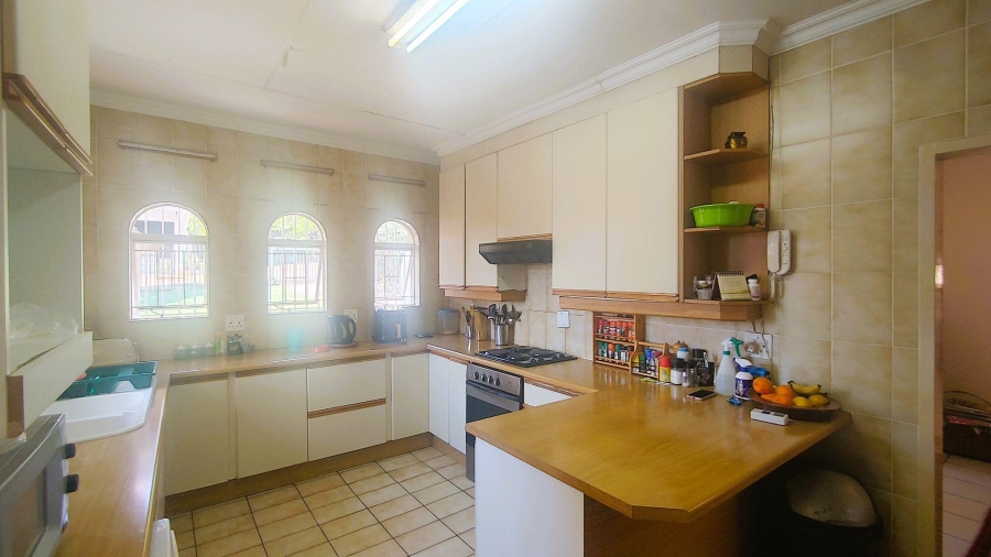 4 Bedroom Property for Sale in Waterkloof Glen Gauteng