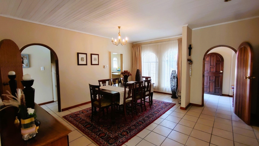 4 Bedroom Property for Sale in Waterkloof Glen Gauteng