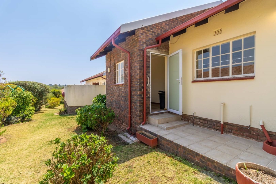 2 Bedroom Property for Sale in Helderkruin Gauteng