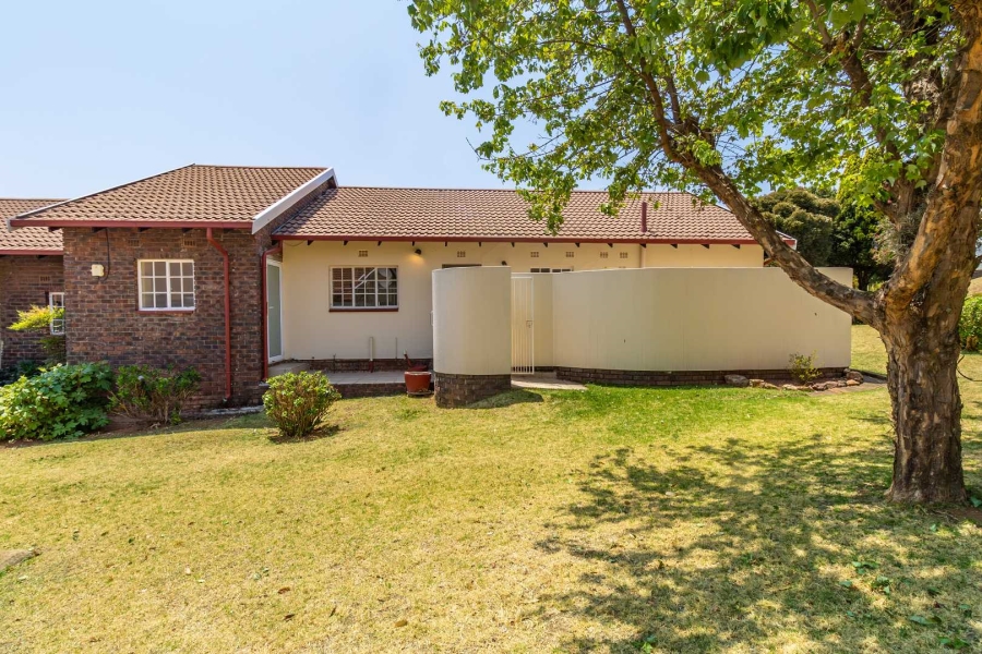 2 Bedroom Property for Sale in Helderkruin Gauteng