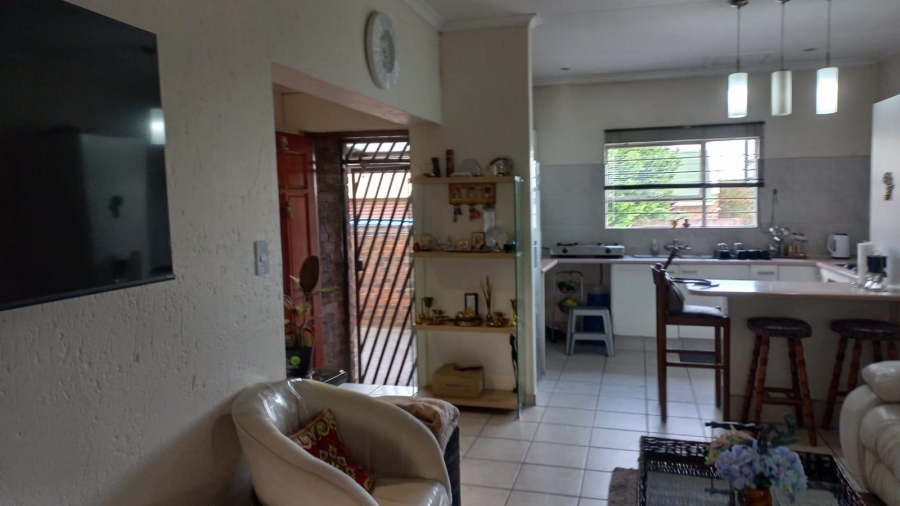 To Let 2 Bedroom Property for Rent in Oakdene Gauteng