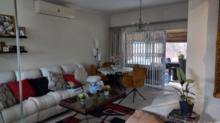 To Let 2 Bedroom Property for Rent in Oakdene Gauteng