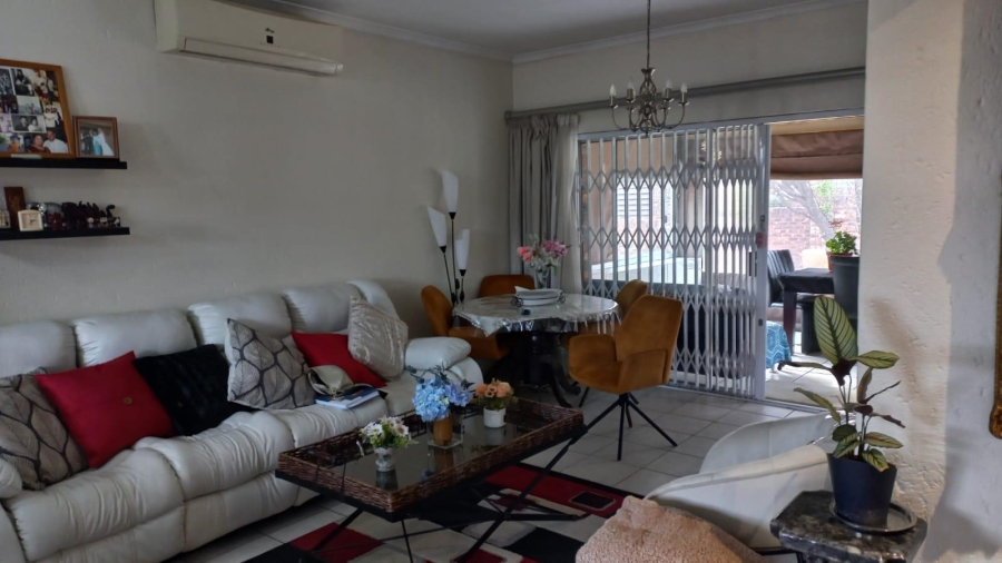 To Let 2 Bedroom Property for Rent in Oakdene Gauteng