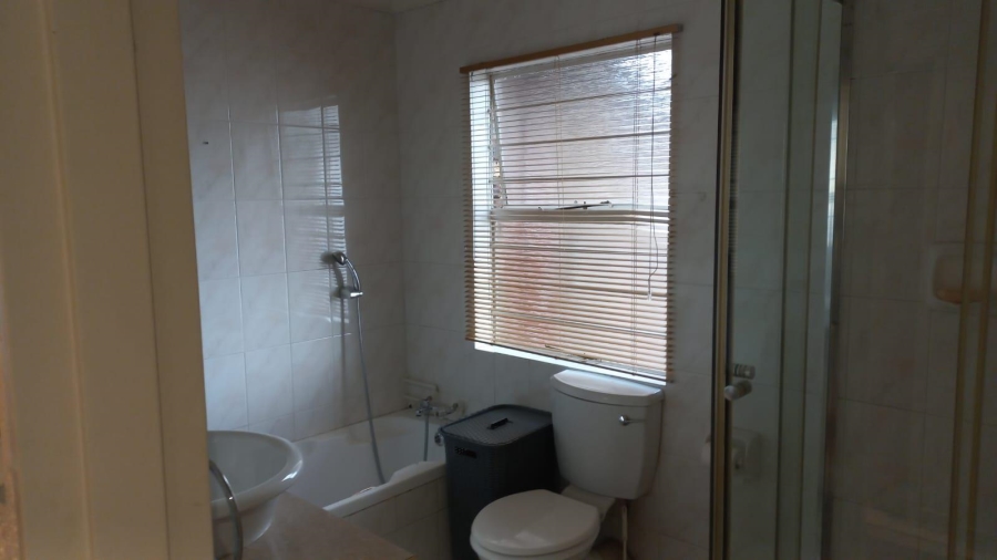 To Let 2 Bedroom Property for Rent in Oakdene Gauteng